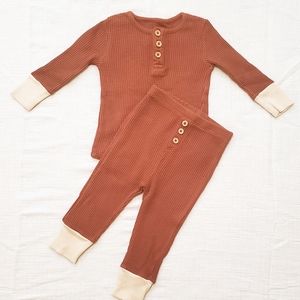 SOLD Fin and Vince 6/12 spice waffle set